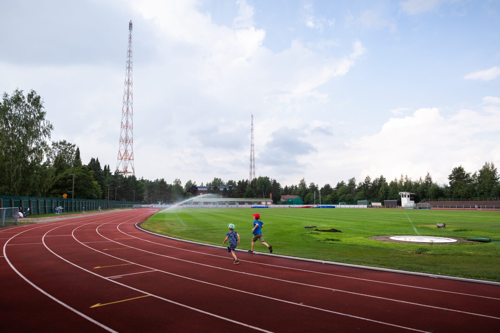 Radiomäen kentän katsomon katoksen rakentaminen alkaa